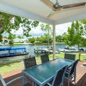 Noosa Entrance Waterfront Semesteranläggning (resort) Noosaville