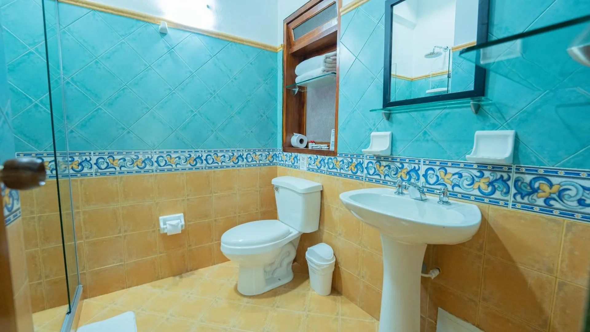 Hotel 3 Banderas Cartagena 3*,