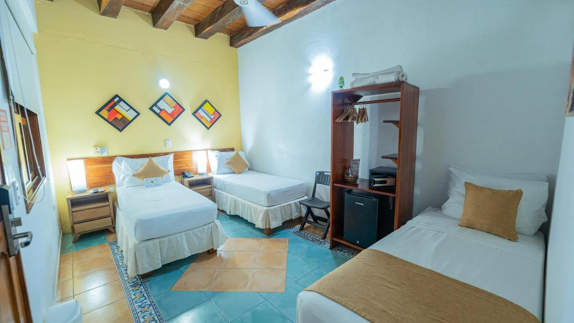 Hotel 3 Banderas Cartagena 3*,