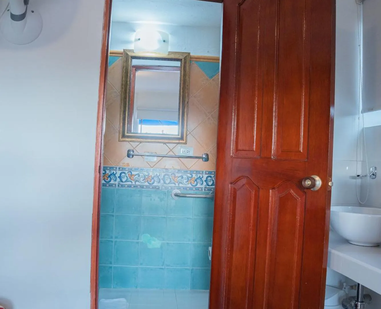 Hotel 3 Banderas Cartagena 3*,